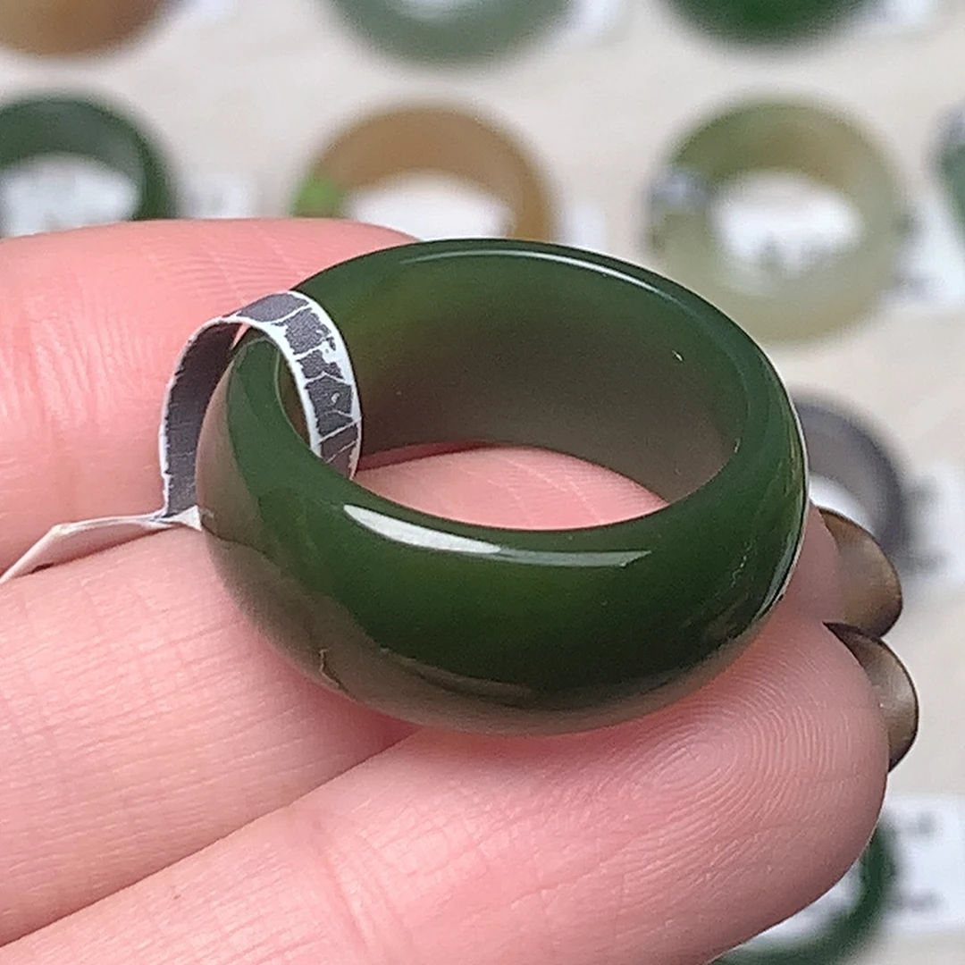 未镶嵌戒指和田玉