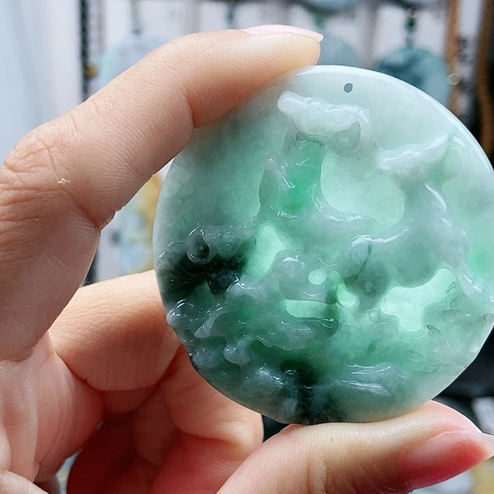 颈饰足铂镶嵌翡翠翡翠