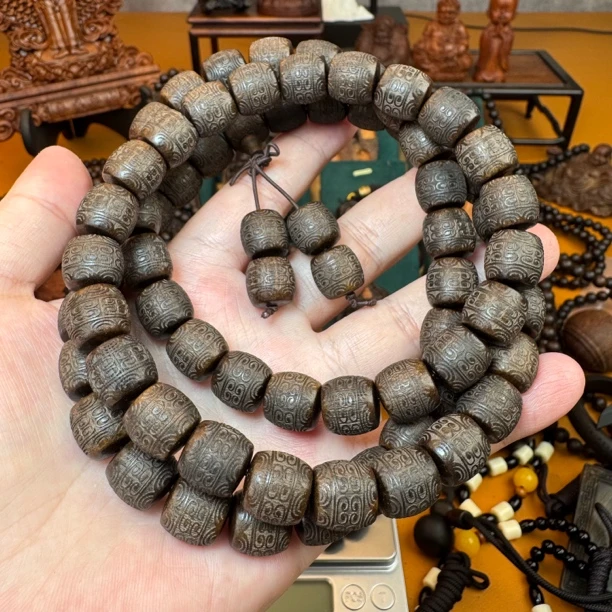 沉香木回纹直切多圈-1.2/70颗越南原雕刻挂件手链