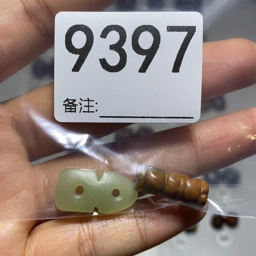 颈饰未镶嵌透闪石质玉小*母