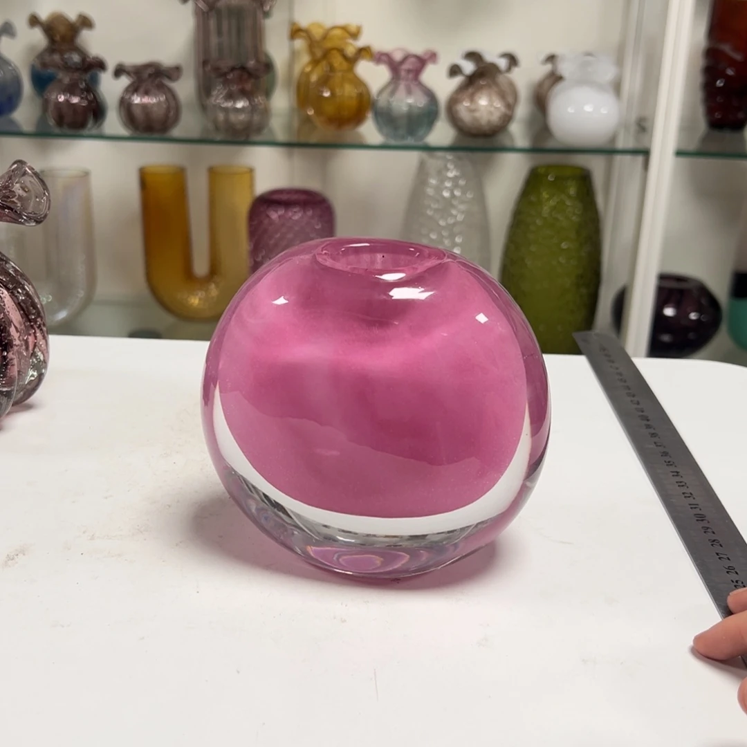 粉色厚壁小扁花瓶高度14微瑕