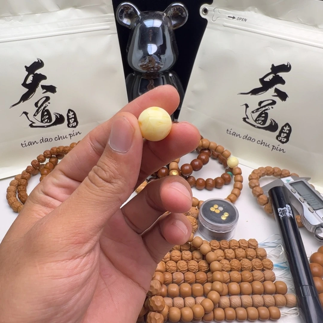 缘***浅吊坠猴头核桃二代蜡