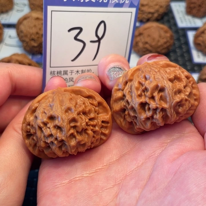 桃核把件42宫灯39。。。