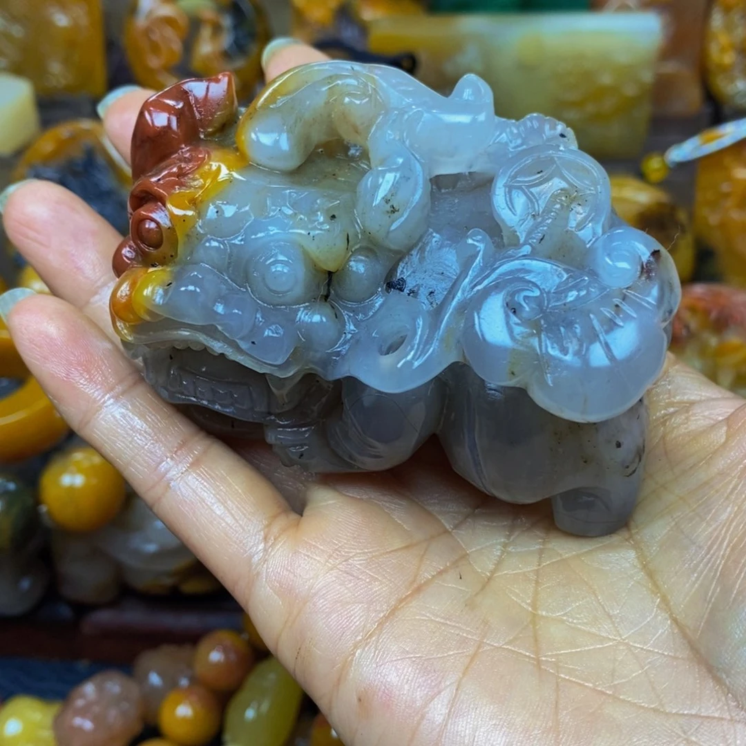 未镶嵌石英质玉（黄龙玉）颈饰