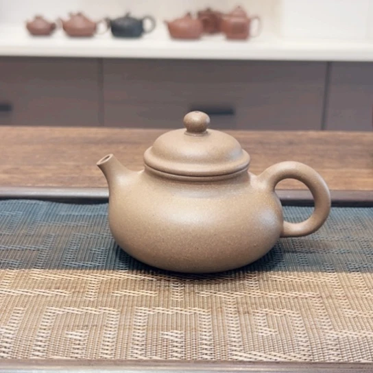 茶壶紫砂黄龙山原矿青段半手工（150 cc）