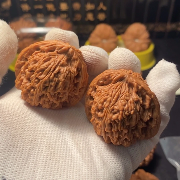 文玩核桃吊坠天残南疆石