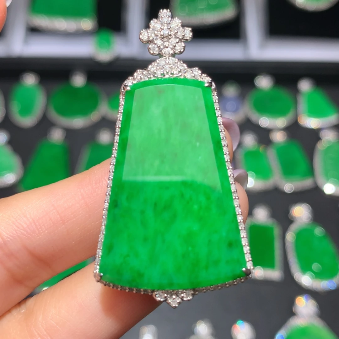 翡翠颈饰18K金镶嵌翡翠