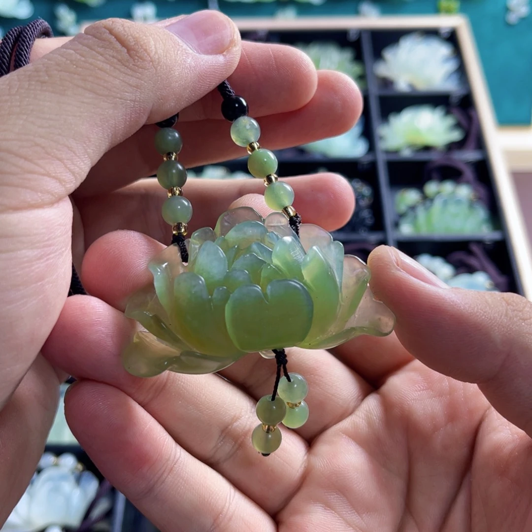 未镶嵌蛇纹石玉颈饰