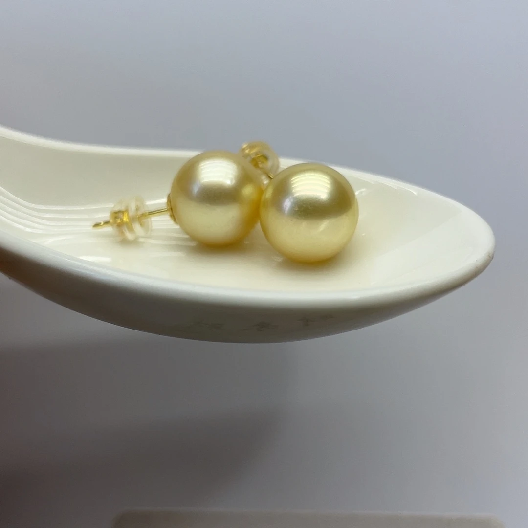 18K金镶嵌海水珍珠耳饰