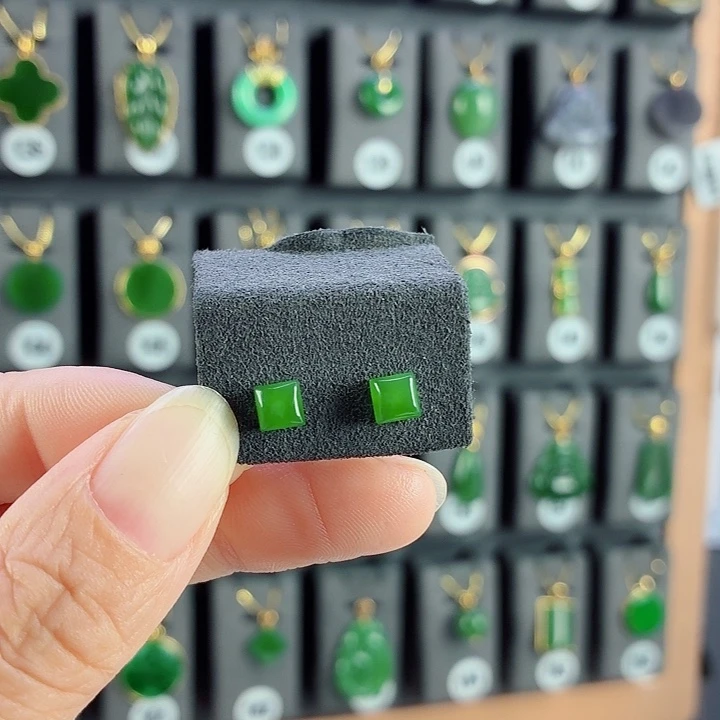 和田玉18K金镶嵌耳饰