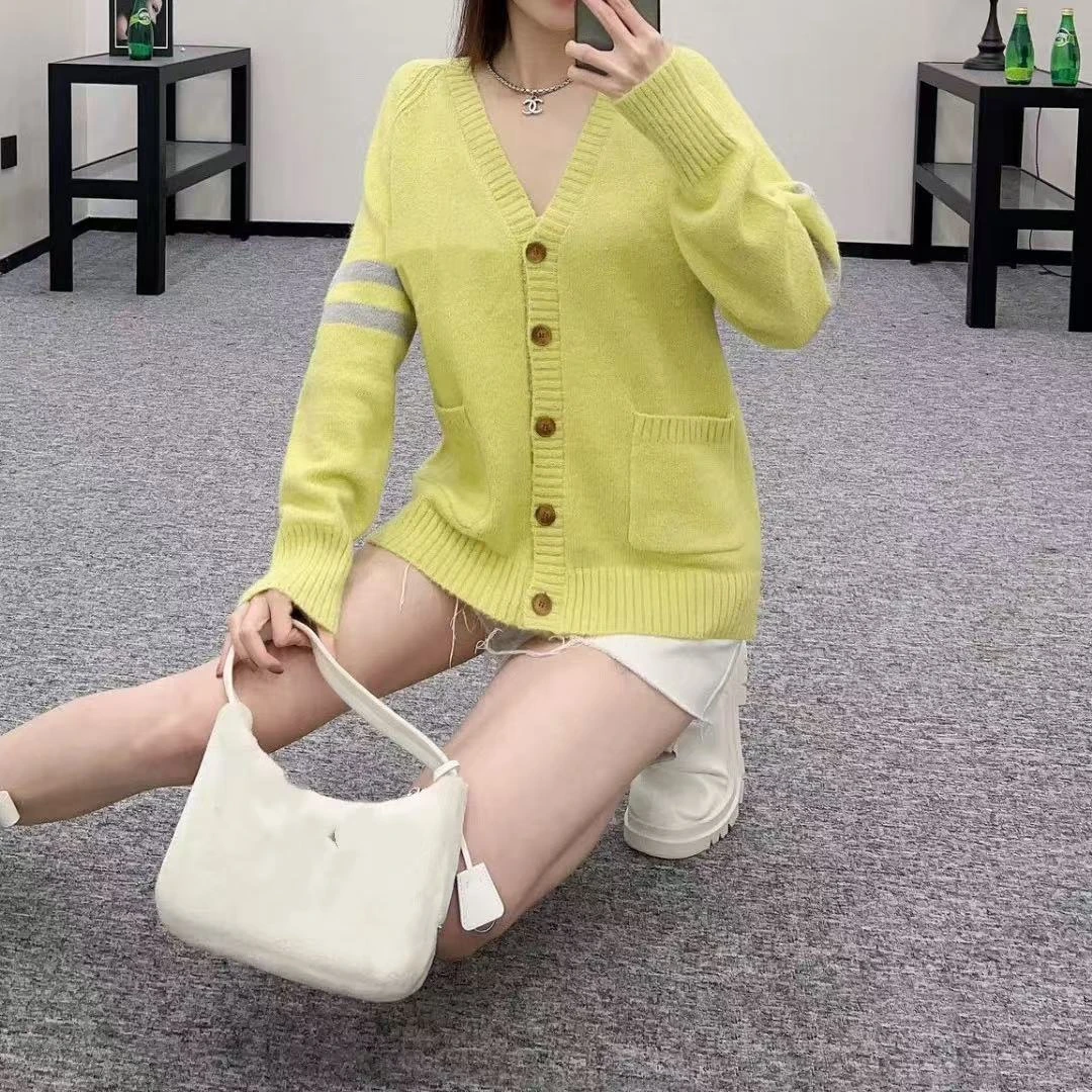 针织衫-24281土星刺绣撞色V领宽松开衫