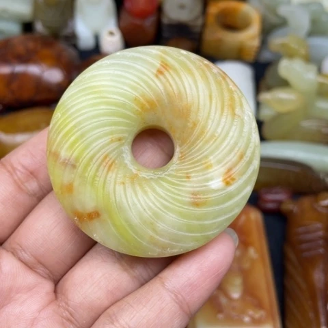 蛇纹石玉未镶嵌颈饰75