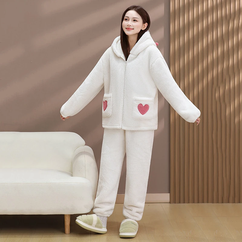 加绒加厚珊瑚绒爱心刺绣连帽睡衣套装女冬季可外穿家居服可外出