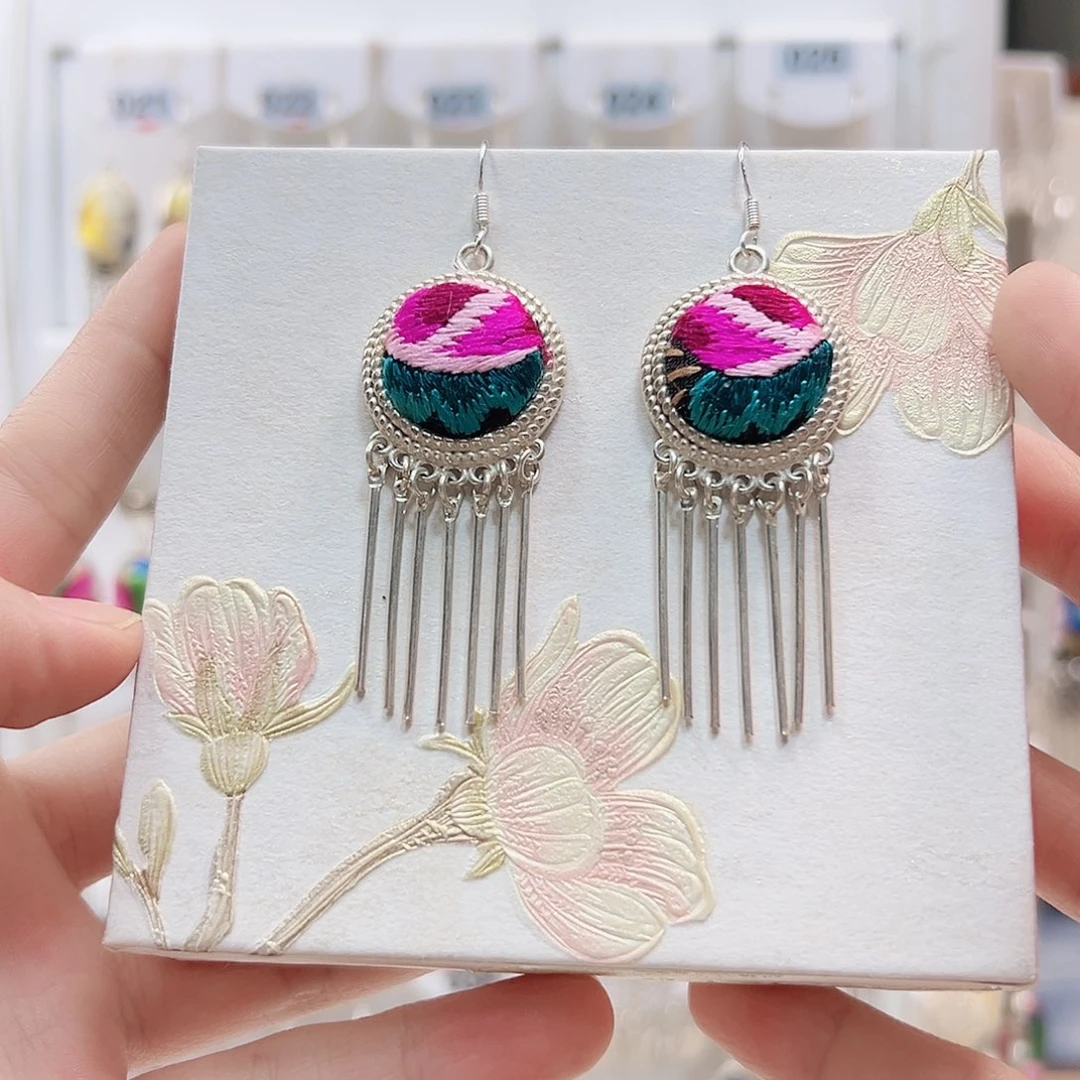 三醋酯纤维耳环好看