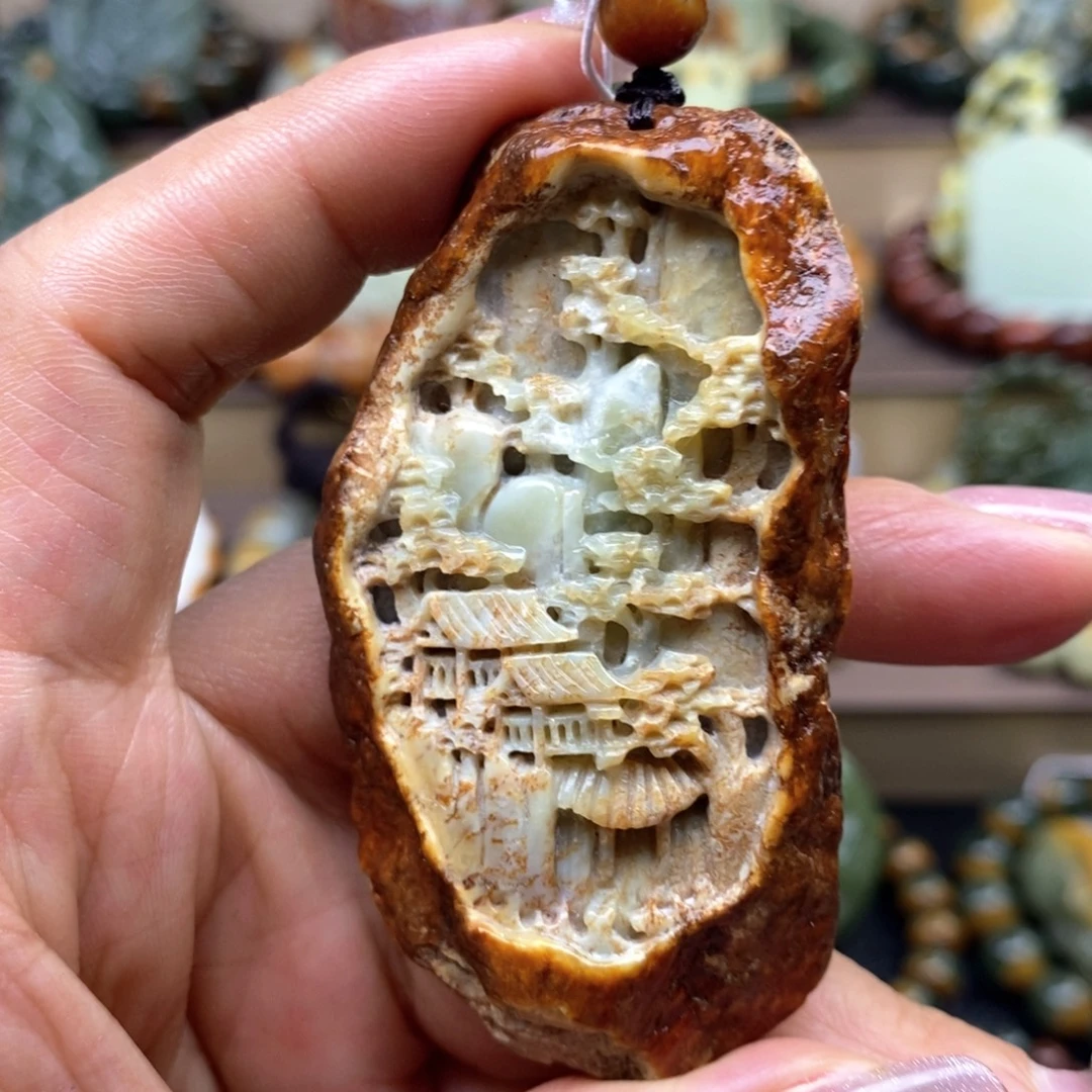 透闪石质玉未镶嵌颈饰