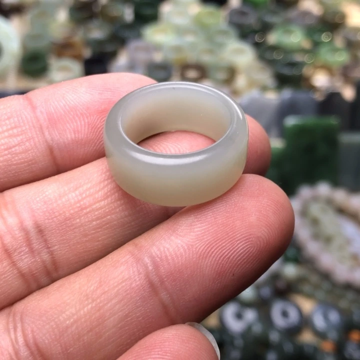 Y***e和田玉未镶嵌颈饰