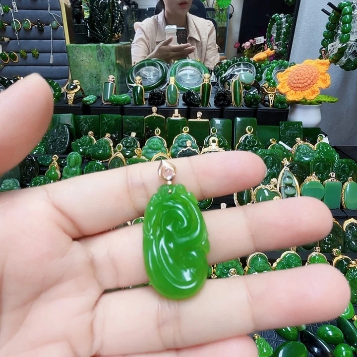 和田玉（碧玉）18K金镶嵌颈饰