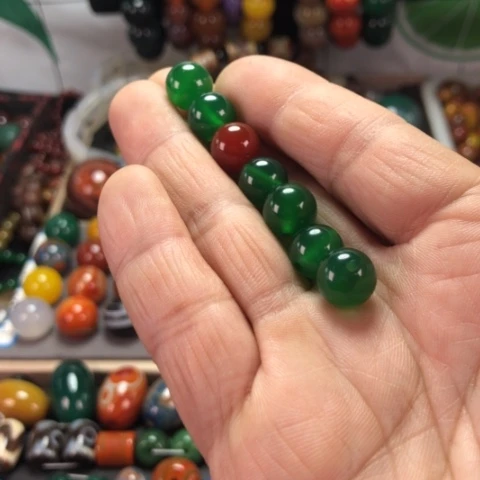 未镶嵌颈饰玛瑙/玉髓铝**行