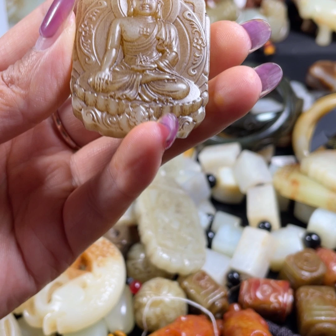 相****和田玉未镶嵌颈饰