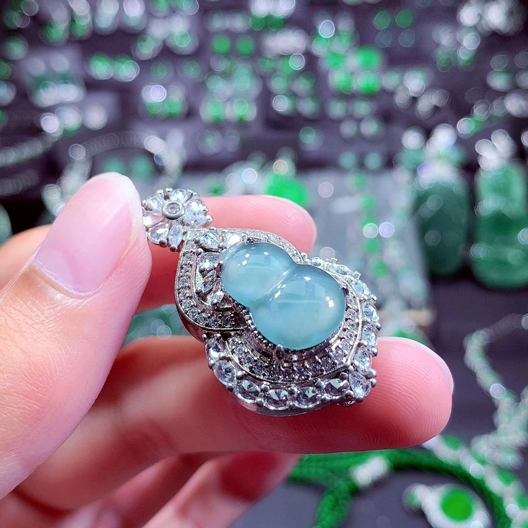 翡翠未镶嵌颈饰挂件