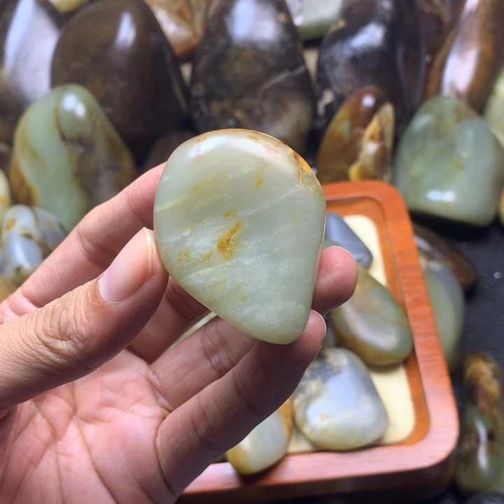 堂***月和田玉未镶嵌颈饰