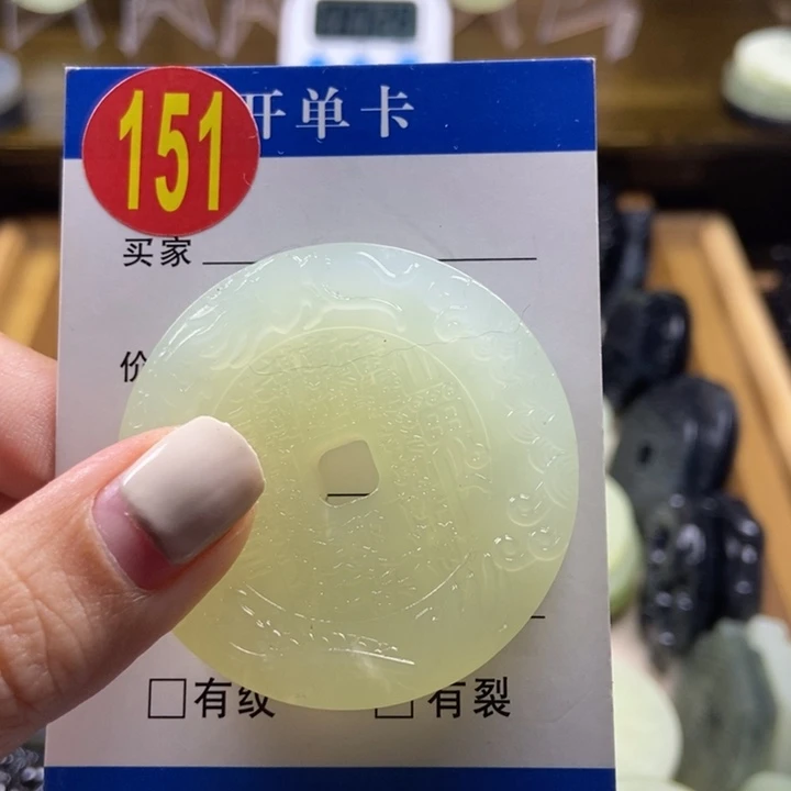 蛇纹石玉挂件未镶嵌光**人