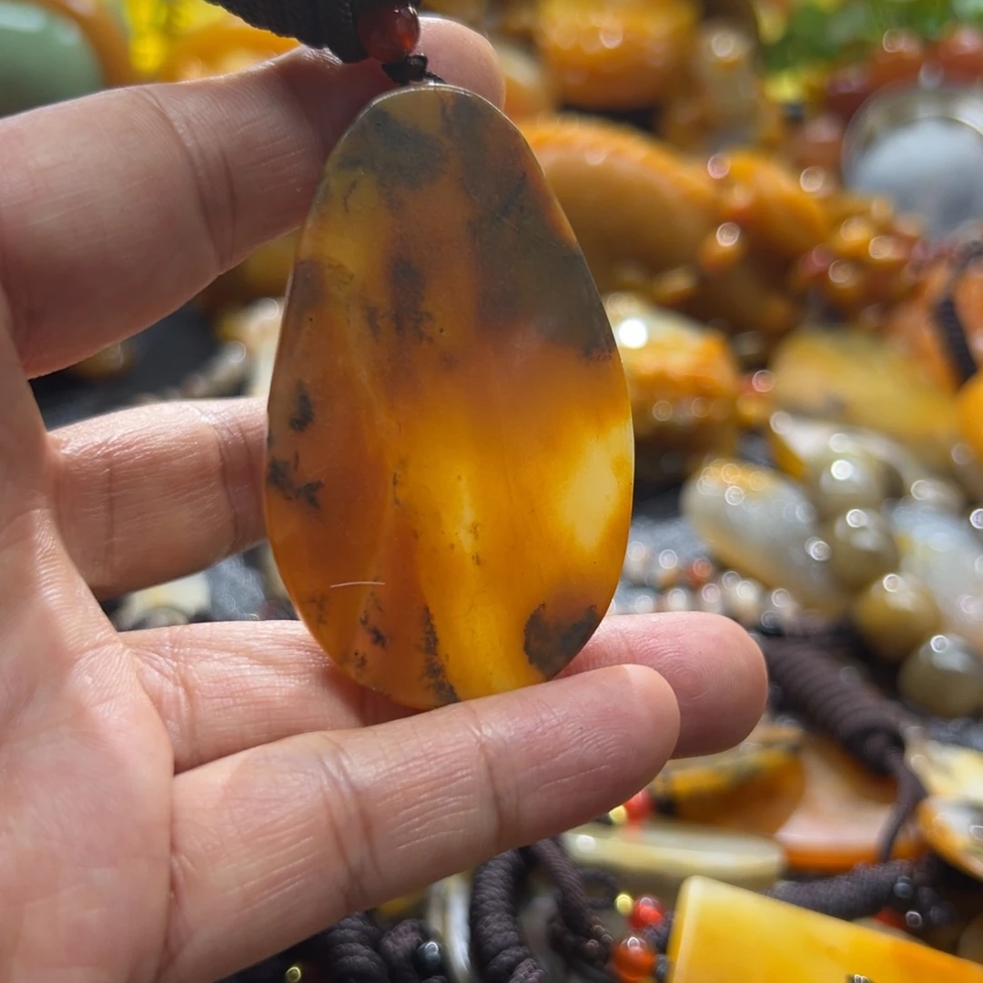 石英质玉未镶嵌颈饰