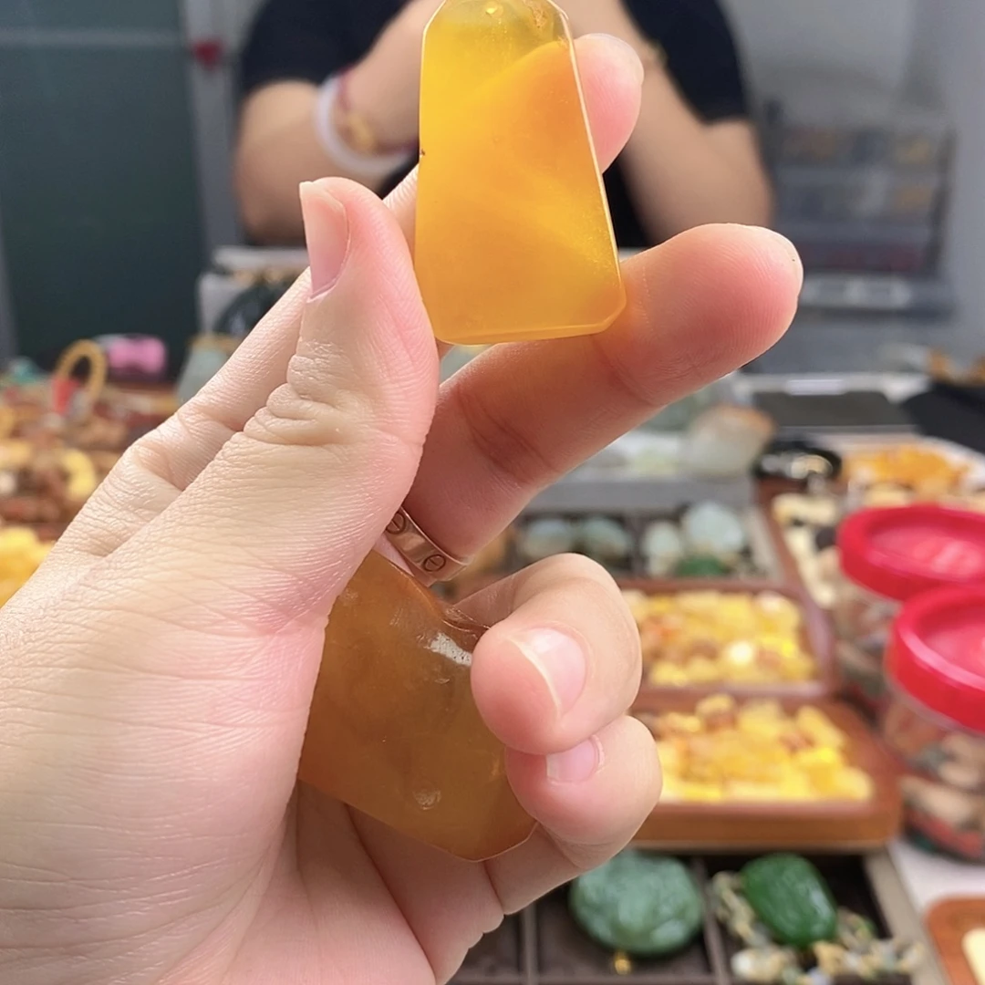 裸石琥珀未镶嵌瑕疵