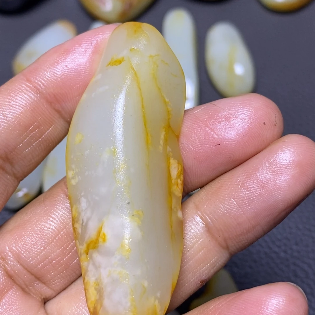 未镶嵌和田玉（糖玉）挂件