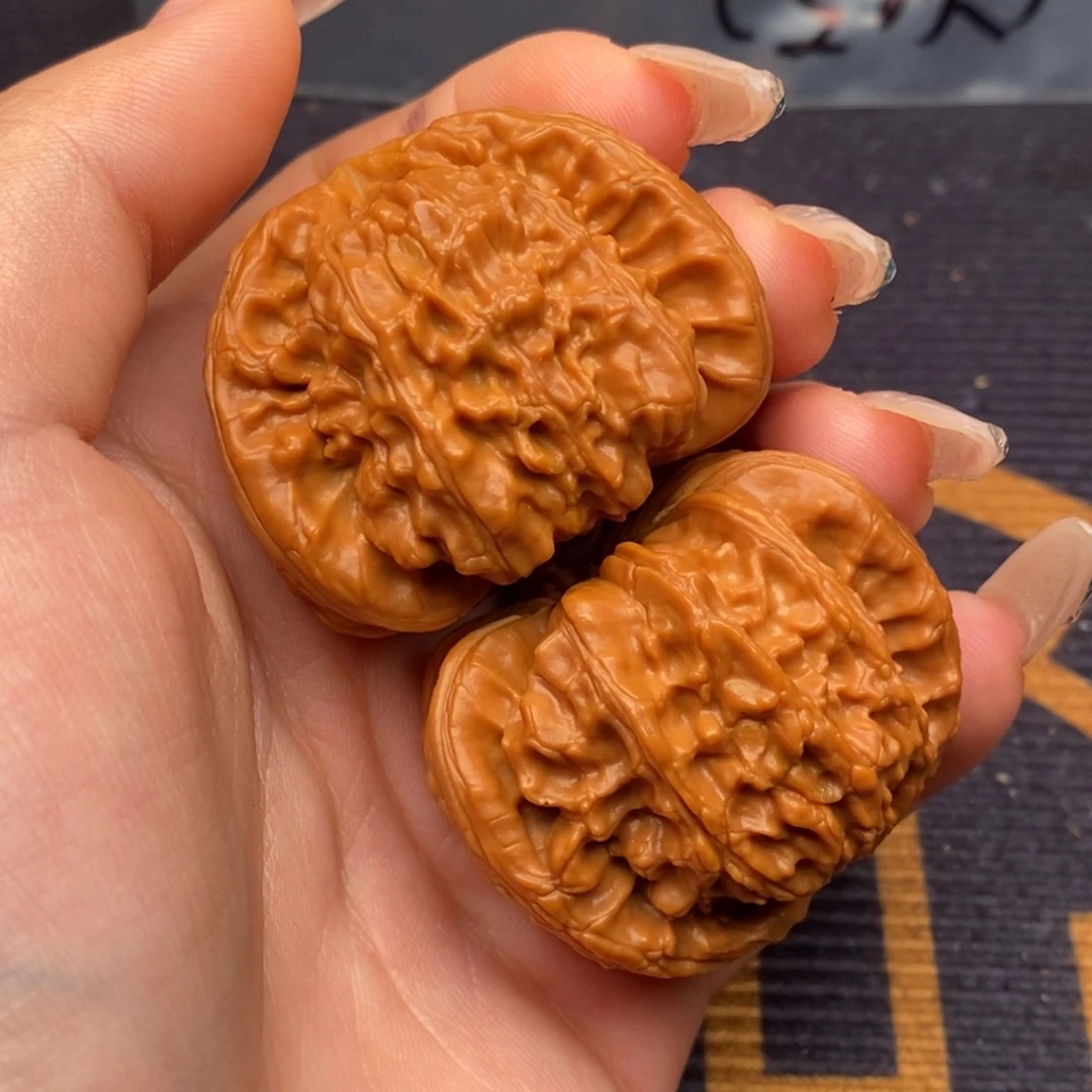 王****文玩核桃吊坠白狮子