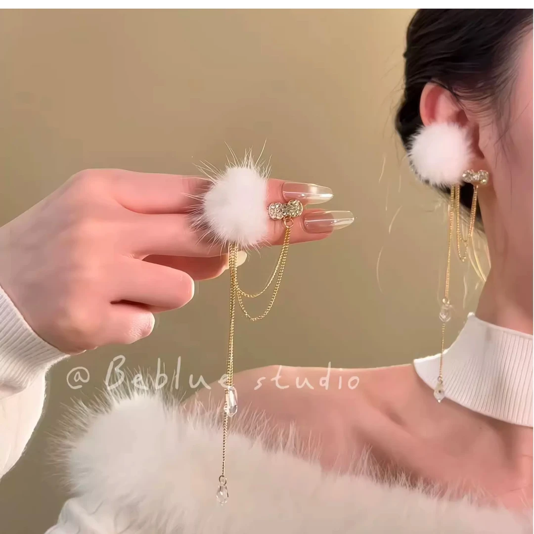 铜合金耳饰 雪落时光~秋冬毛绒绒珍珠耳钉精致感轻奢气质耳饰