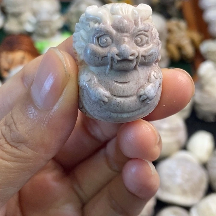 ঞ***꫞配饰鹿角雕刻一个出