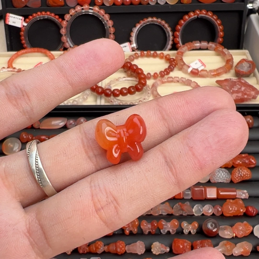 南红玛瑙未镶嵌颈饰蝴蝶结