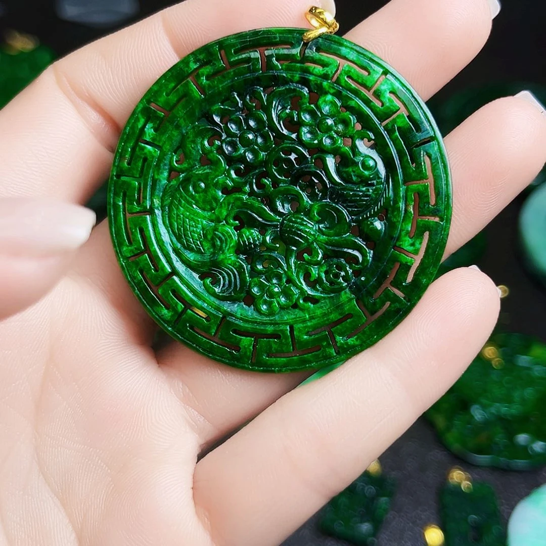 颈饰18K金镶嵌翡翠多样性