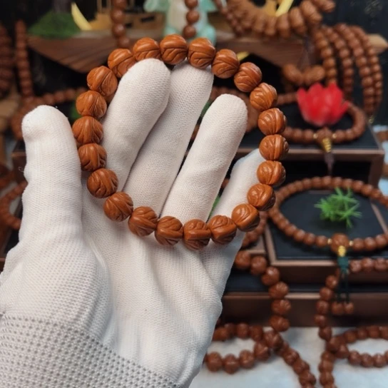 吊坠桃核12玉龙脊手串