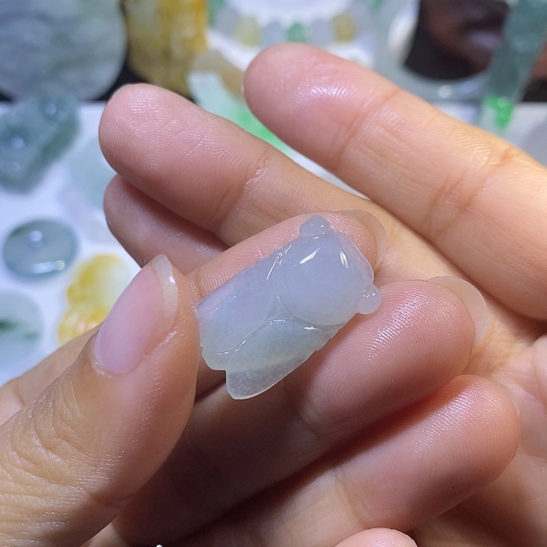 定制翡翠未镶嵌蝉