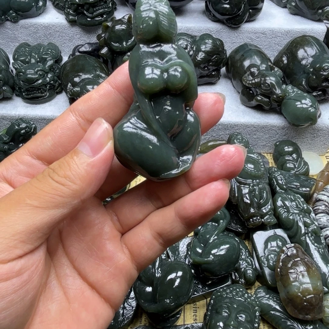 余***子颈饰未镶嵌和田玉（糖玉）
