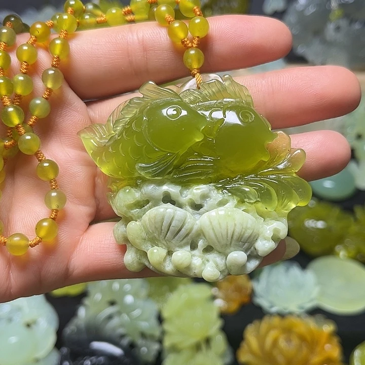 蛇纹石玉未镶嵌颈饰
