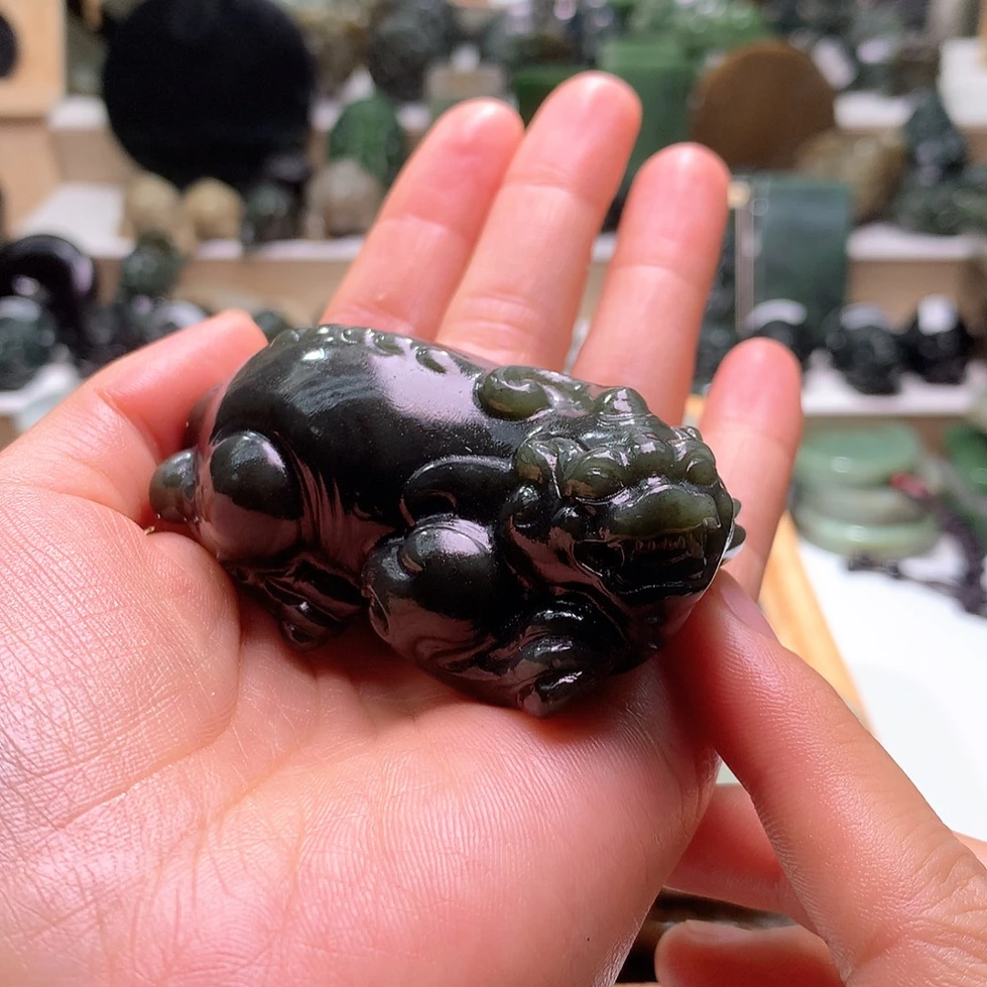 广***博和田玉未镶嵌颈饰