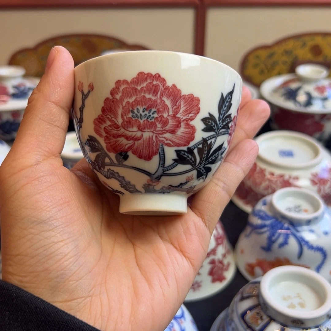 正绎堂釉里红牡丹鸡心杯