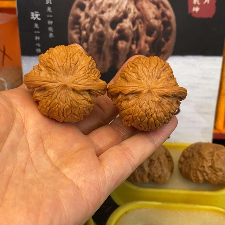 文玩核桃吊坠磨盘精对 40