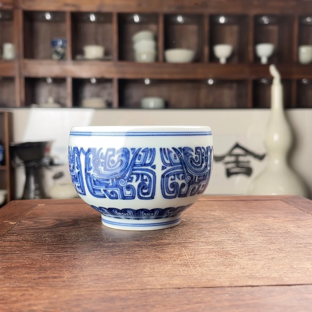柴窑青花饕餮纹罗汉杯
