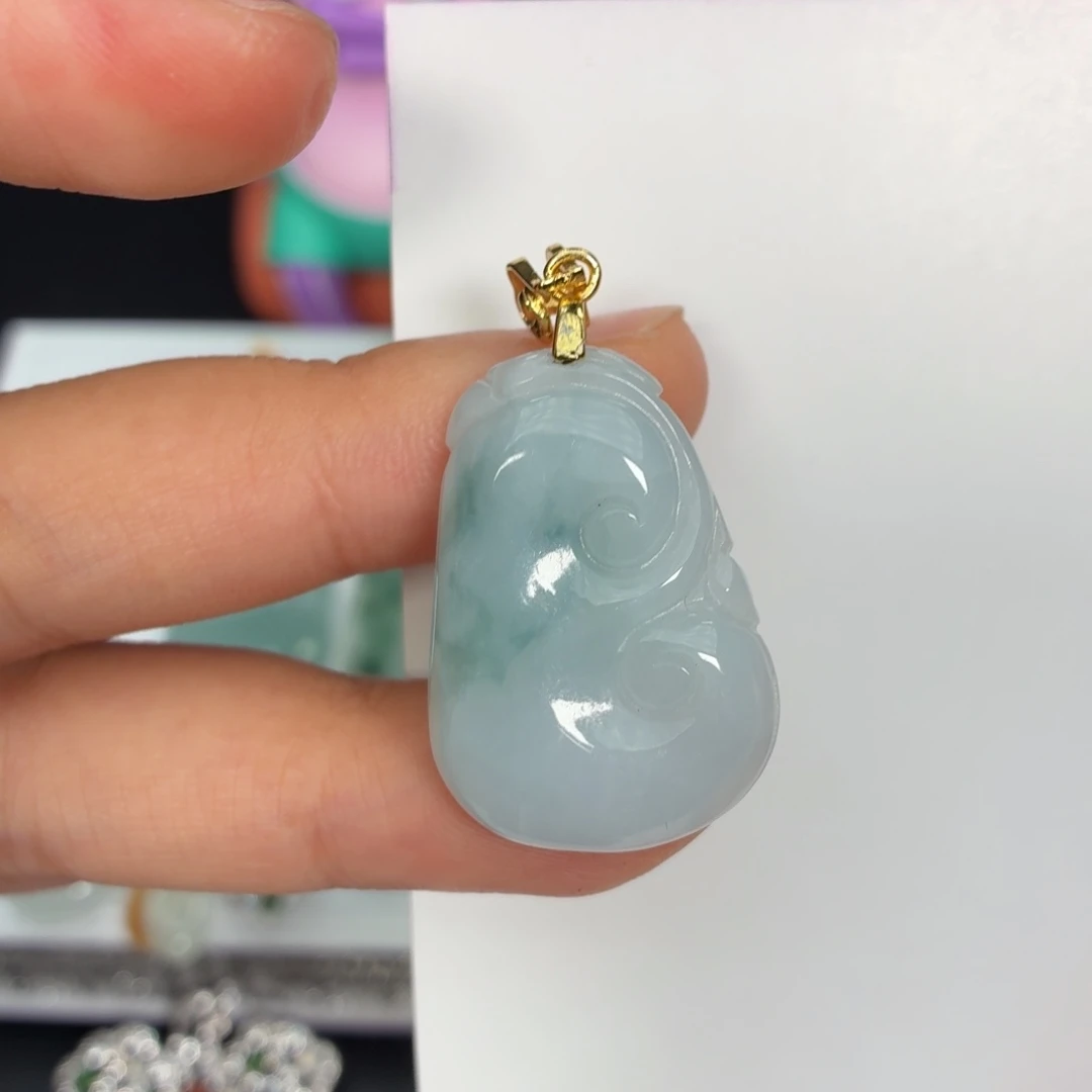 翡翠未镶嵌颈饰如意