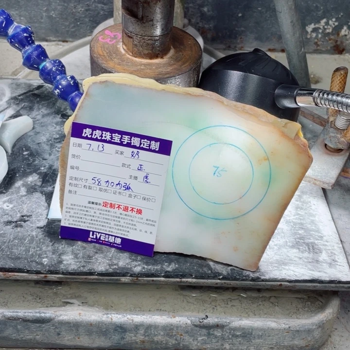 奶***泡定制翡翠手镯未镶嵌虎虎珠宝手镯定制
