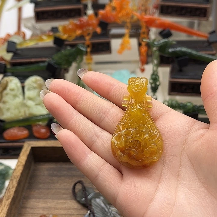 蛇纹石玉岫玉挂坠未镶嵌李****）