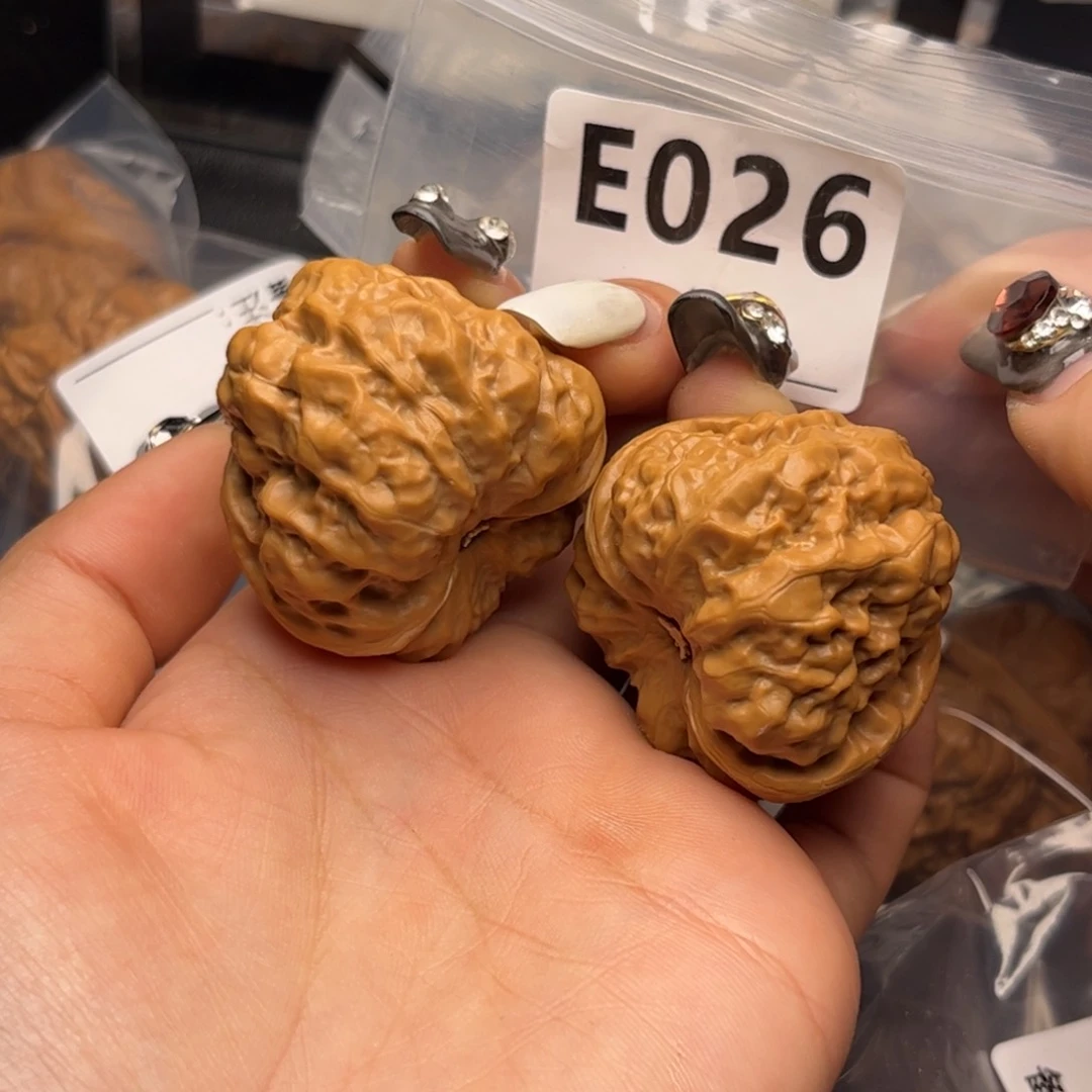 文玩核桃把件黄****司蛤蟆