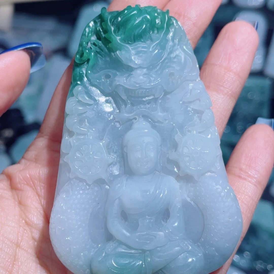 翡翠未镶嵌颈饰大日如来