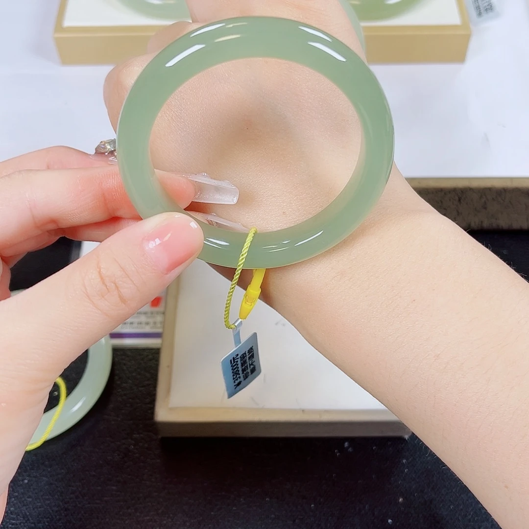 未镶嵌手镯和田玉54