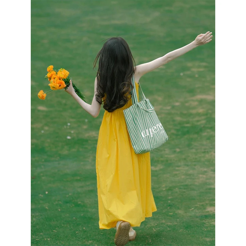 旅游拍照好看的连衣裙子女2025新款小清新多巴胺新疆旅行穿搭长裙