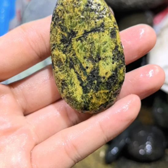 东***宏有机玻璃藏玉药王石原石一个